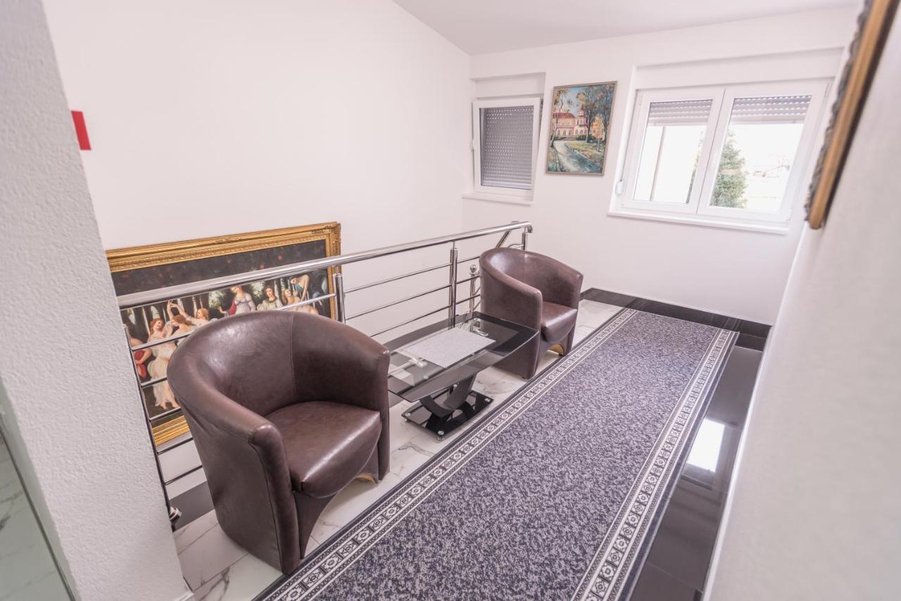Vila Safir 로즈니차 외부 사진