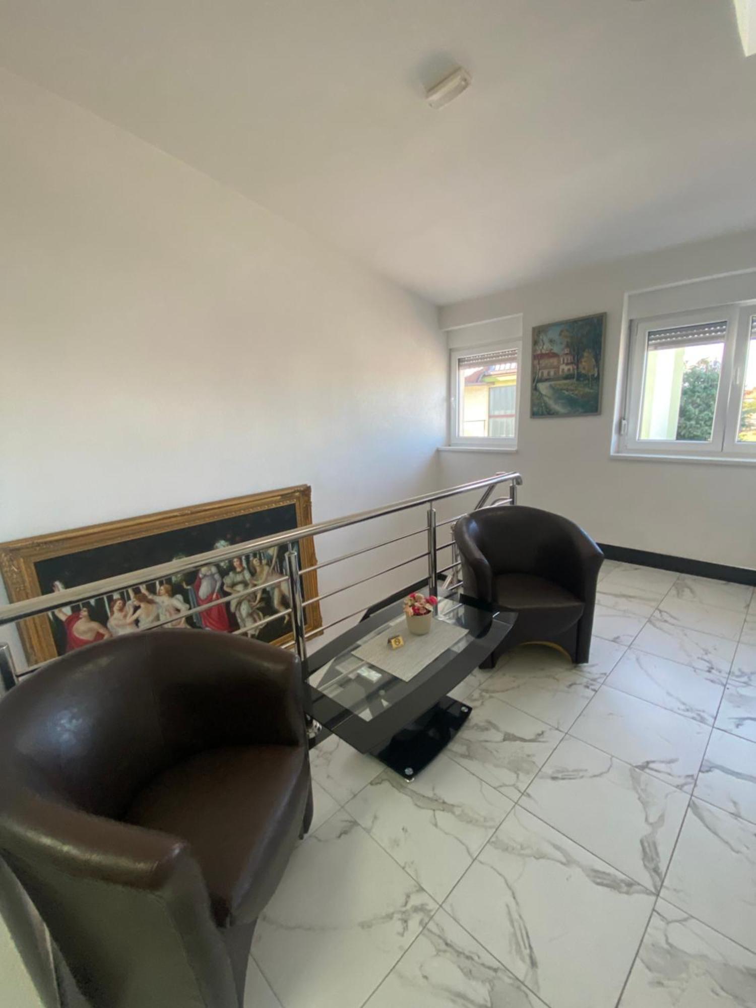 Vila Safir 로즈니차 외부 사진
